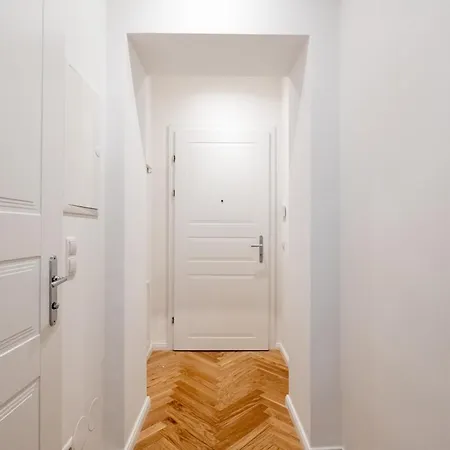 Apartment Premium With Balcony *