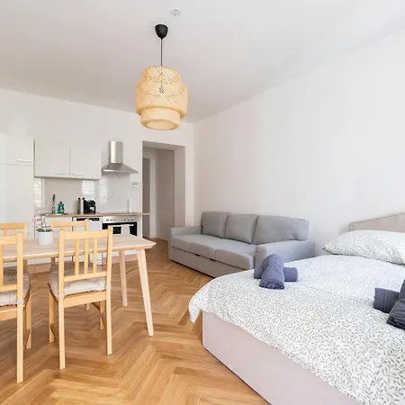 Premium With Balcony Apartment Vienna