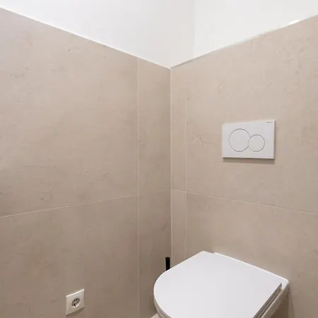 Apartment Premium With Balcony *