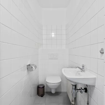 3 Bedrooms I 110 Square Meter I Walk To Sights Apartment Vienna