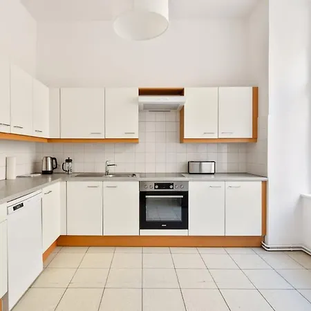 3 Bedrooms I 110 Square Meter I Walk To Sights Apartment