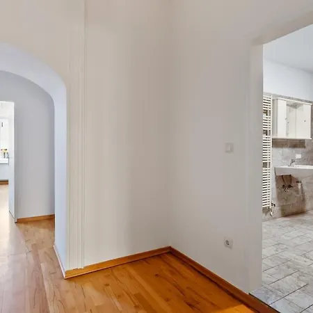 Apartment 3 Bedrooms I 110 Square Meter I Walk To Sights Vienna