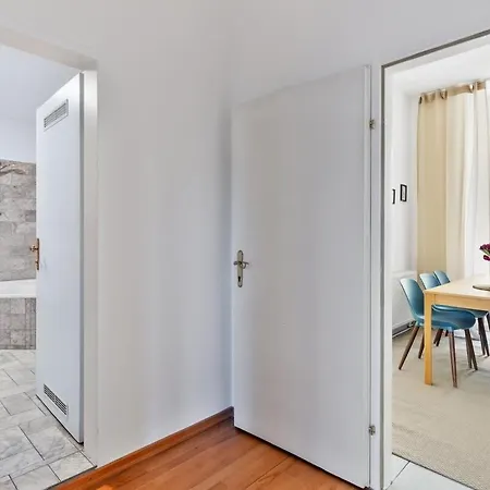 3 Bedrooms I 110 Square Meter I Walk To Sights *