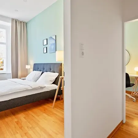 Apartment 3 Bedrooms I 110 Square Meter I Walk To Sights *