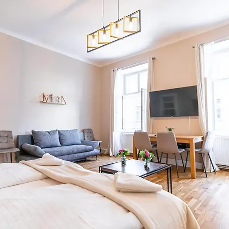 Apartment Charming 2br Aprtment Near Tourist Attractions *