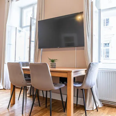 Charming 2br Aprtment Near Tourist Attractions * Vienna