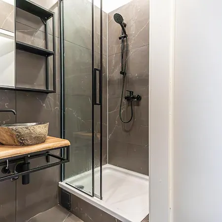 Apartment Charming 2br Aprtment Near Tourist Attractions