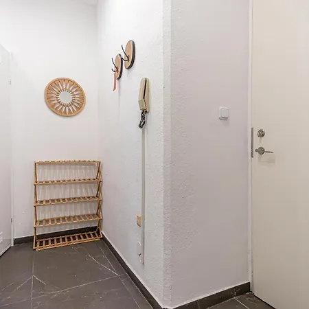 Apartment Charming 2br Aprtment Near Tourist Attractions *