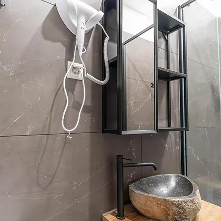Charming 2br Aprtment Near Tourist Attractions Apartment *