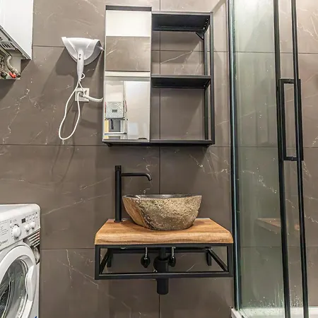 Charming 2br Aprtment Near Tourist Attractions *