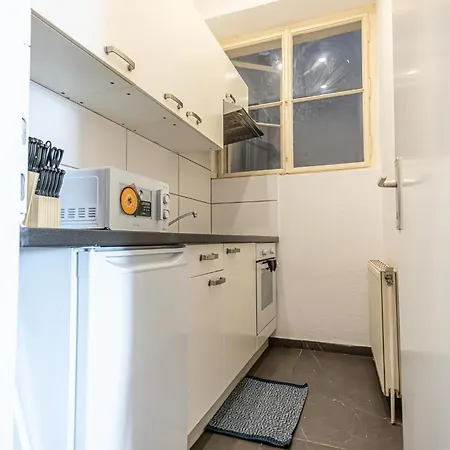 Apartment Charming 2br Aprtment Near Tourist Attractions