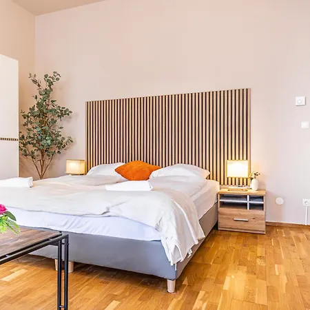 Charming 2br Aprtment Near Tourist Attractions *