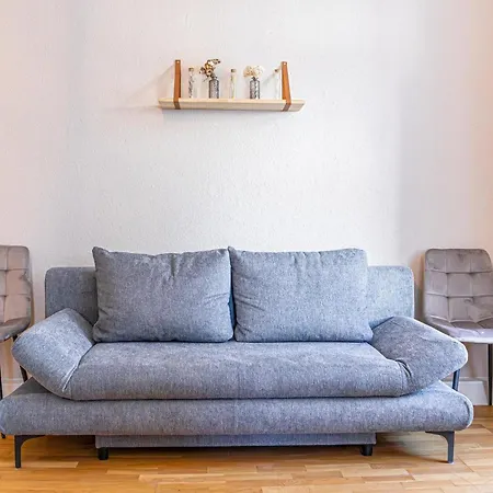 Apartment Charming 2br Aprtment Near Tourist Attractions *