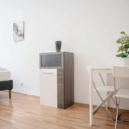 Apartment Belvedere 3br Shared - 12 Min From Center Vienna