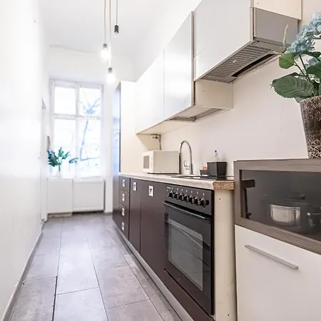 Apartment Belvedere 3br Shared - 12 Min From Center Vienna