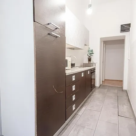 Belvedere 3br Shared - 12 Min From Center Apartment