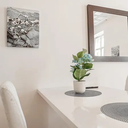 Belvedere 3br Shared - 12 Min From Center