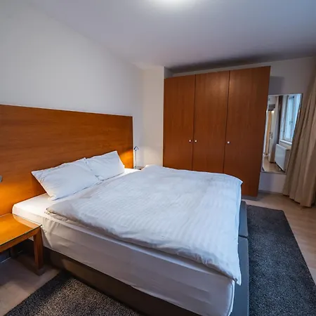 Apartament Eqbase Stock 4 *
