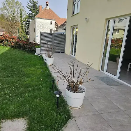 10 Minutes To S-bahn I Garden Option I Wifi Apartment Vienna