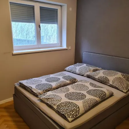 10 Minutes To S-bahn I Garden Option I Wifi Apartment Vienna