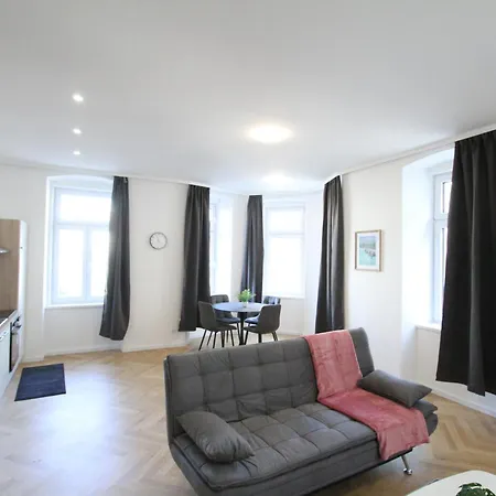 Margot Apartment *