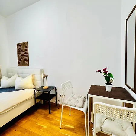 Apartment Stylish 4br Shared -10 Min Transport To Stadthalle *