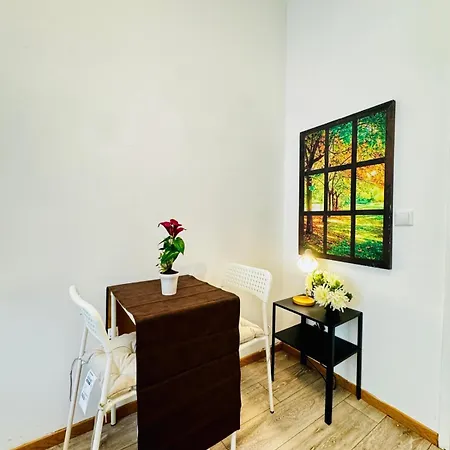 Stylish 4br 10 Min Transport To Stadthalle Apartment *