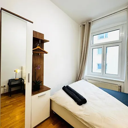 Stylish 4br 10 Min Transport To Stadthalle *