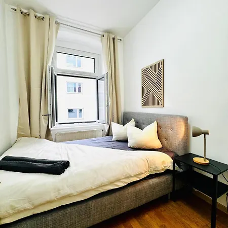 Apartment Stylish 4br 10 Min Transport To Stadthalle