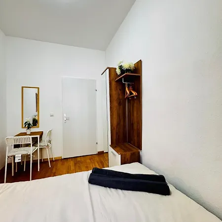 Stylish 4br 10 Min Transport To Stadthalle Apartment *