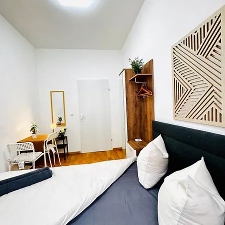 Apartment Stylish 4br 10 Min Transport To Stadthalle *