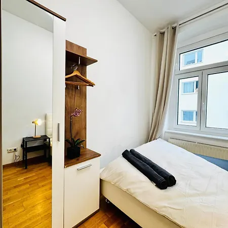 Stylish 4br 10 Min Transport To Stadthalle
