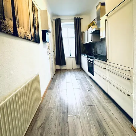Stylish 4br 10 Min Transport To Stadthalle