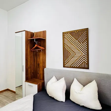 Stylish 4br 10 Min Transport To Stadthalle