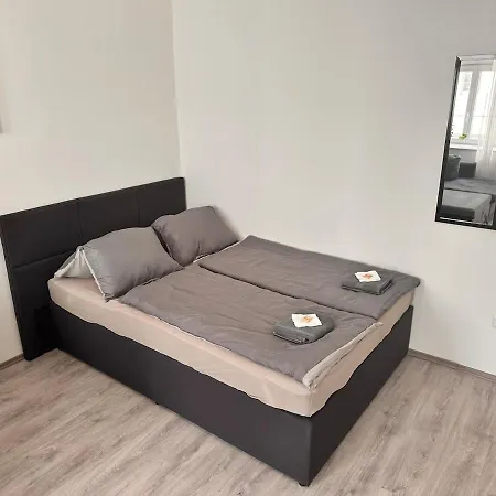 Spacious Netflix For Up To 4 People With Massage Shower *