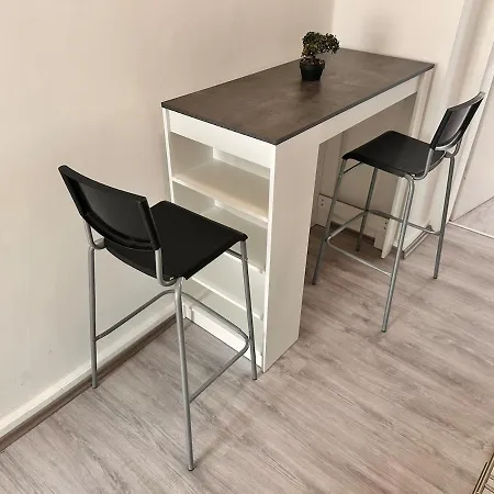Spacious Netflix For Up To 4 People With Massage Shower Vienna