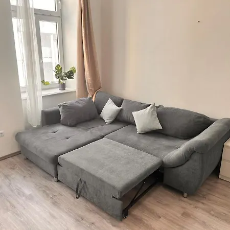 Spacious Netflix For Up To 4 People With Massage Shower Apartment *