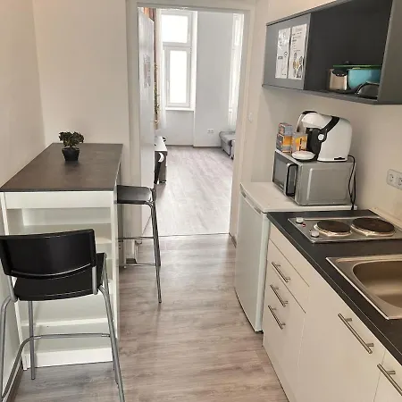 Spacious Netflix For Up To 4 People With Massage Shower *