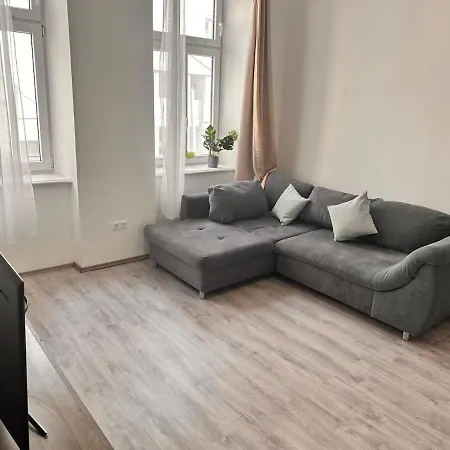Spacious Netflix For Up To 4 People With Massage Shower Apartment *