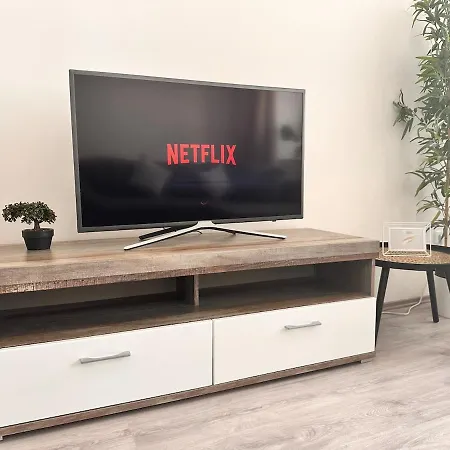 Apartment Spacious Netflix For Up To 4 People With Massage Shower *