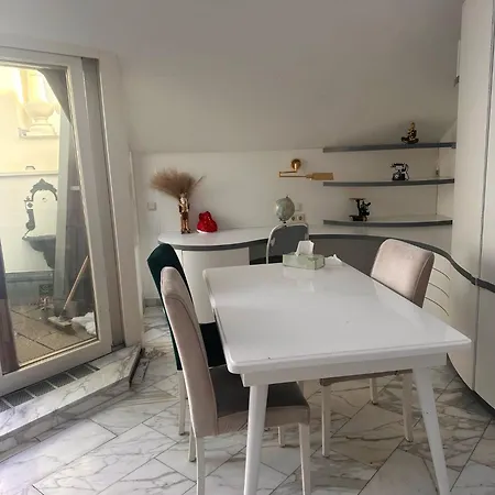 Apartment Apartment *