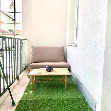 & Modern With Balcony Apartment *