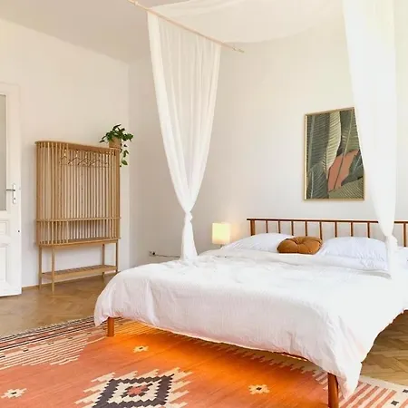 & Modern With Balcony Apartment Vienna