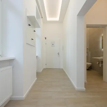 Close To Schoenbrunn I Bright Flat, Fast Wifi Apartment *