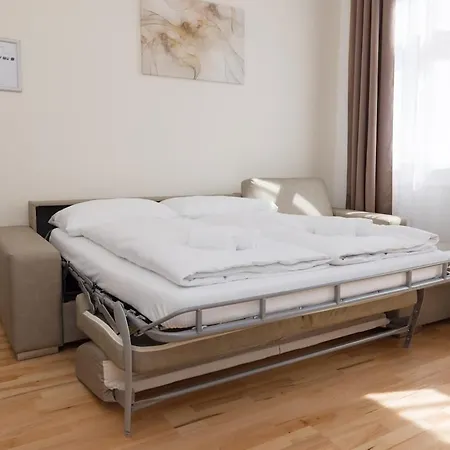 Close To Schoenbrunn I Bright Flat, Fast Wifi * Vienna