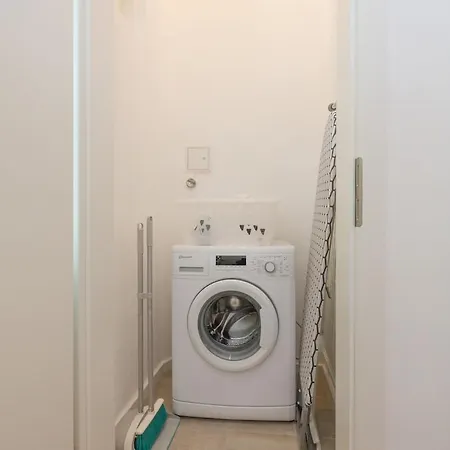 Close To Schoenbrunn I Bright Flat, Fast Wifi *