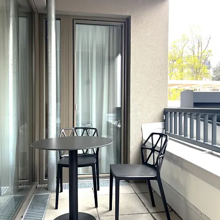 Free Parking - Pulse At U6-metro Apartment *