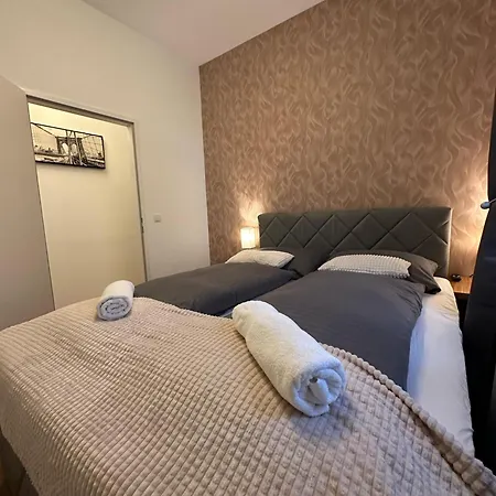Sweet 1br & 1lr Stylish Apartment, Around Donaustadt Apartment *