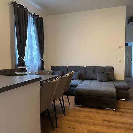 Sweet 1br & 1lr Stylish Apartment, Around Donaustadt Apartment *