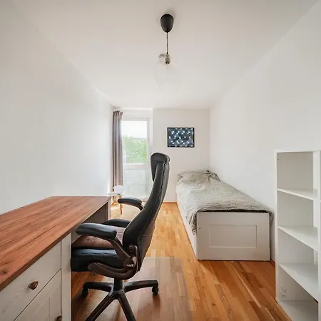 Great - 2 Bedrooms - With Parking Apartment *
